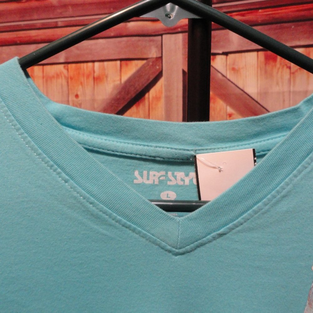 Surf Style V neck South Beach Surfing girl Graphic T~EUC~ - Picture 4 of 4